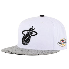 Mitchell & Ness NBA Miami Heat Cement Top White Cap