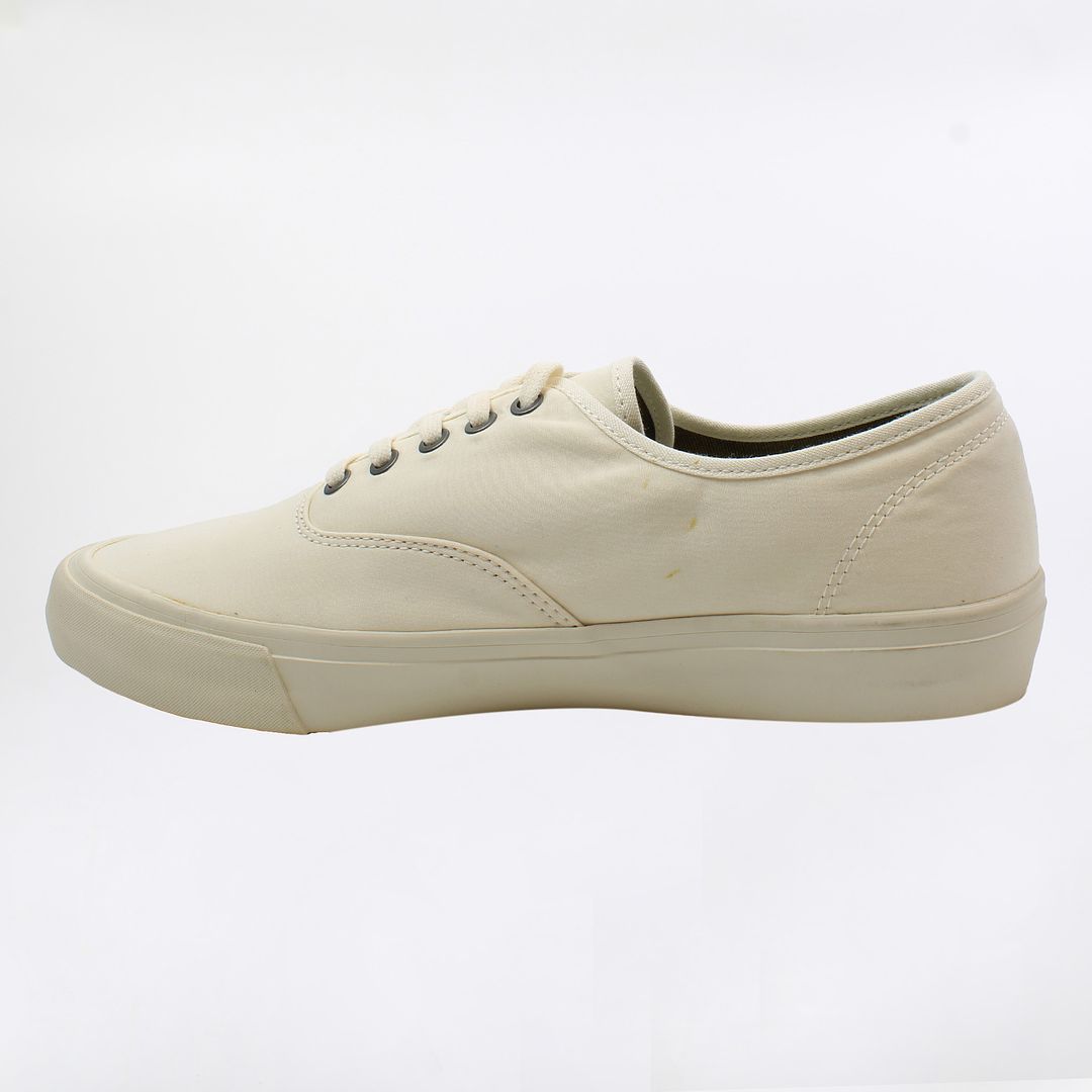 SeaVees Legend White Mens Plimsolls - Marks