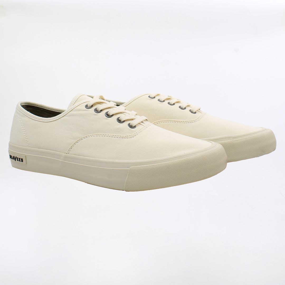 SeaVees Legend White Mens Plimsolls - Marks