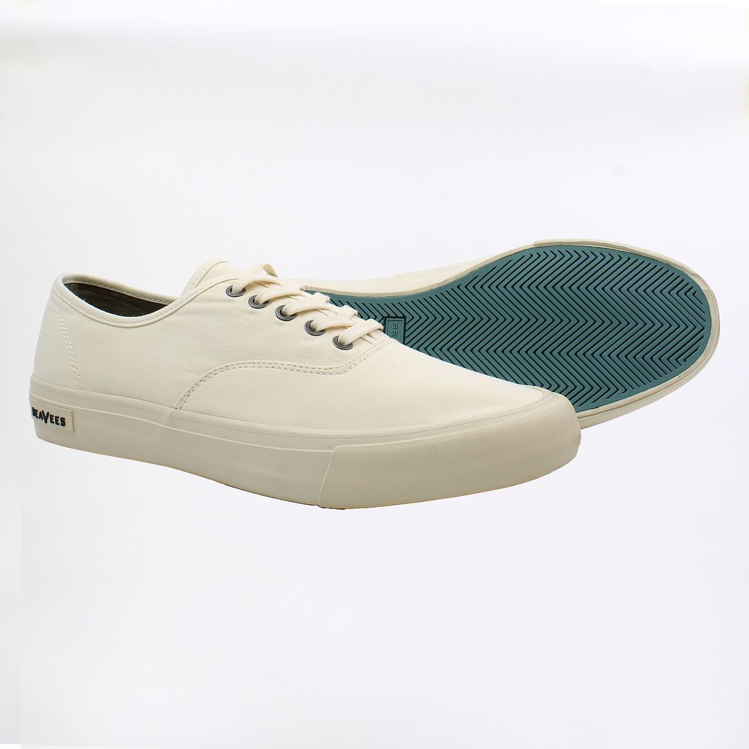 SeaVees Legend White Mens Plimsolls - Marks